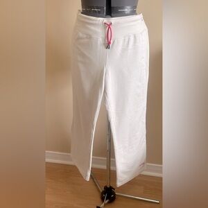 NWOT Saucony Women Crop Pants 
Size M